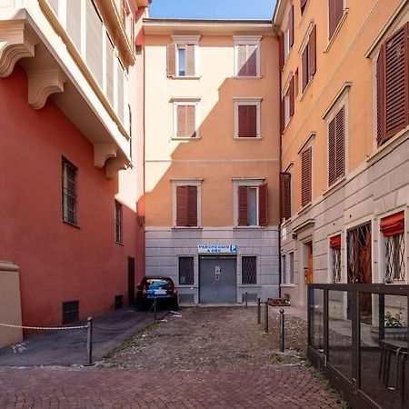 Ground Floor Luxe Historic Studio City Centre Apartment Bologna Ngoại thất bức ảnh