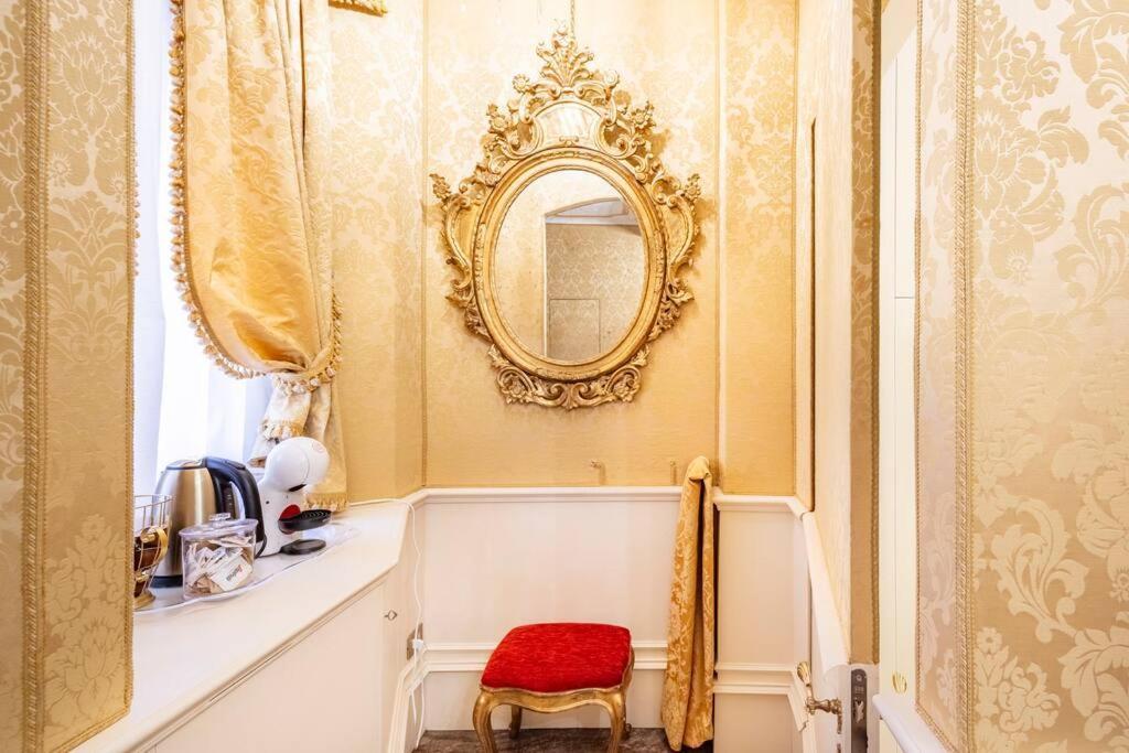 Ground Floor Luxe Historic Studio City Centre Apartment Bologna Ngoại thất bức ảnh