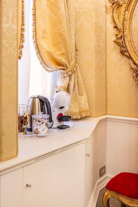 Ground Floor Luxe Historic Studio City Centre Apartment Bologna Ngoại thất bức ảnh