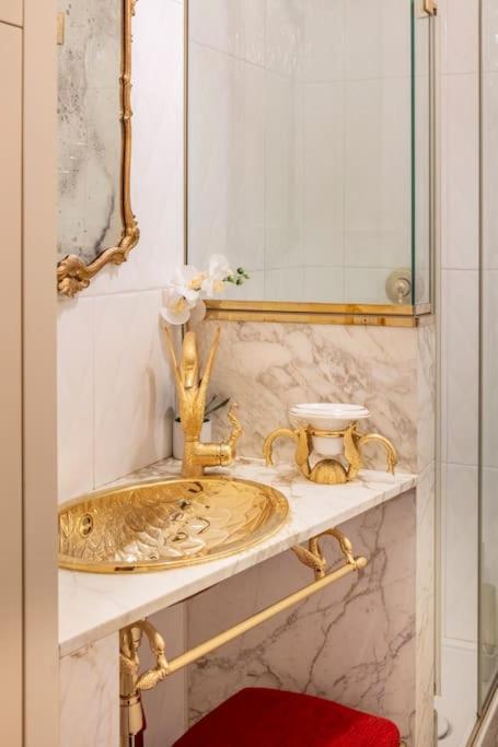 Ground Floor Luxe Historic Studio City Centre Apartment Bologna Ngoại thất bức ảnh